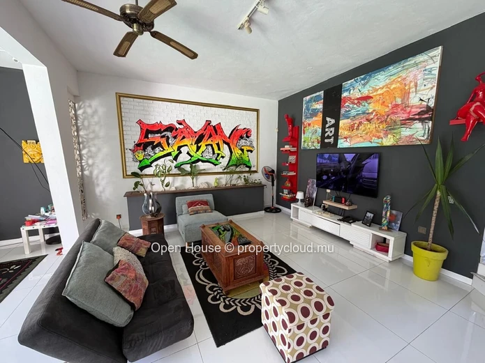 Villa 4 chambres de 365 m² à vendre à Balaclava avec jardin