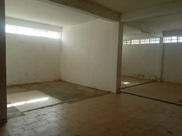 Spacious building covering an area of 929 m2 for sale