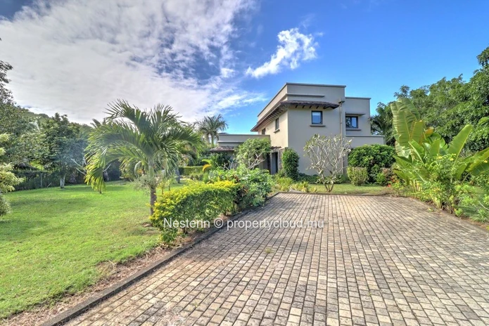 Comfortable 3-bedroom family villa in the heart of the western countryside