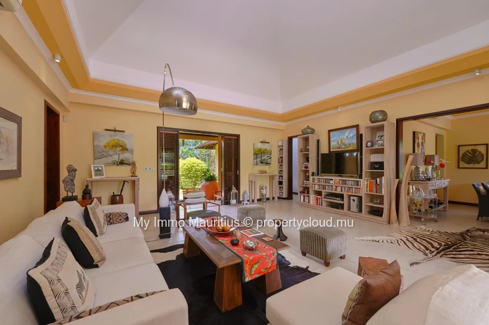 High-End Villa on Tamarina Golf Course – Exclusive Estate