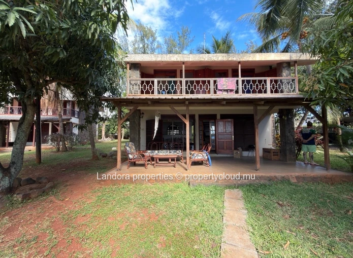 Charming Beachfront House for Rent – Baie du Tombeau 