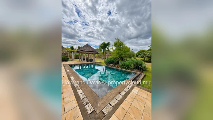 Luxury 6-Bedroom Villa with Golf Course Views in Tamarina