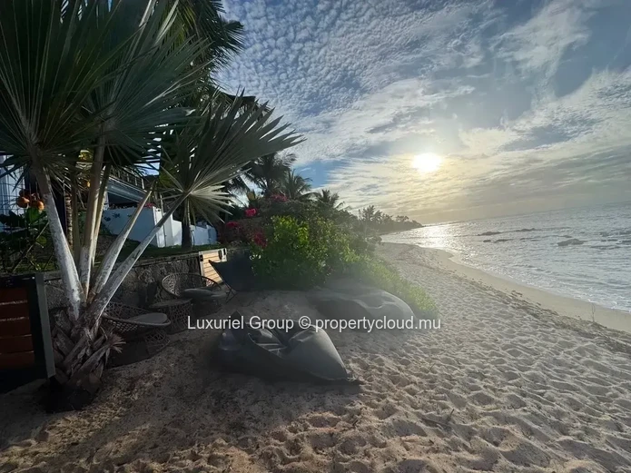 Pointe Aux Canonniers – Prestige Seafront Residence – Direct Beach Access