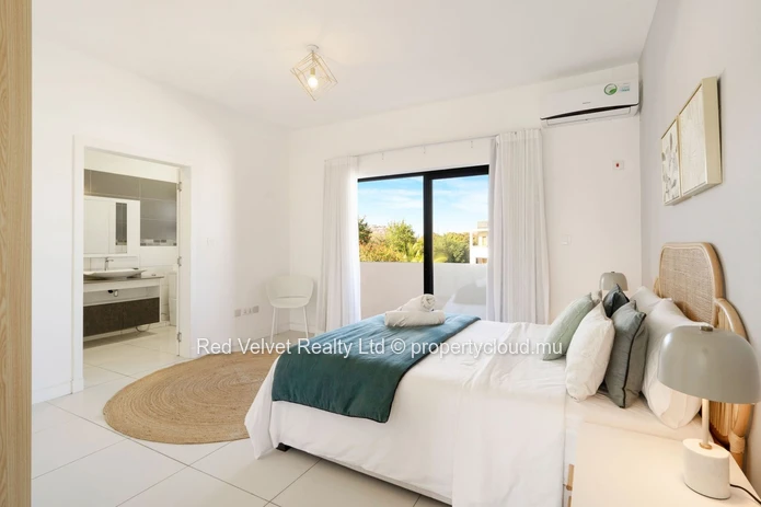 Beachfront Penthouse with Sea View – 3 Bedrooms – Flic en Flac
