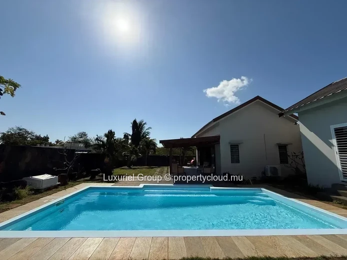 Elegant Contemporary 3-Bedroom Villa With Private Pool In Royal Park