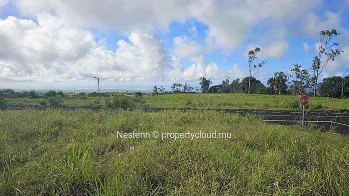 Superbe terrain résidentiel de 4 600 m² 