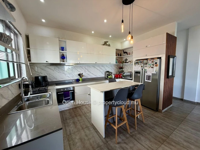 3-Bedroom G+2 Apartment for Sale in Pereybere