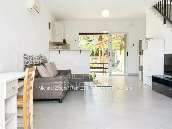 Modern Duplex with Jacuzzi in Pointe aux Piments