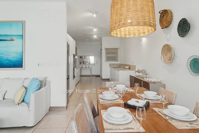 Appartement pieds dans l'eau à vendre à Grand Baie 152m² - Marché local exclusivement.