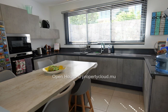 3-Bedroom PDS Villa with Private Pool for Sale in Tamarin