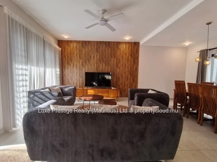 Villa Neuve de 4 Chambres à Louer à Grand Baie | Piscine Privée, Garage, Balcons et Propriété Sécurisée