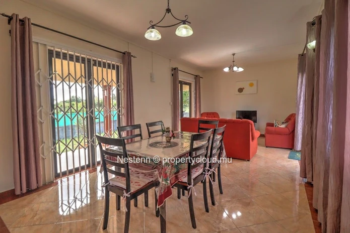 4 bedroom house of 168 m2, on a plot of 467 m2