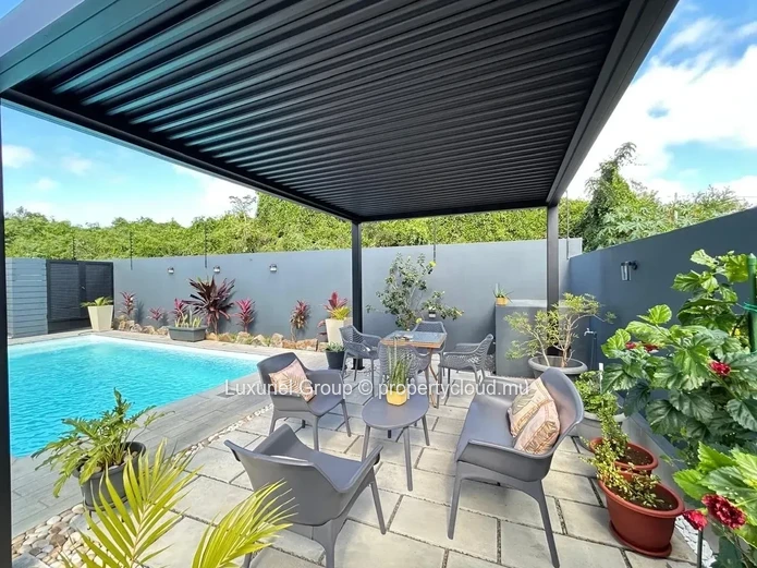 New Villa with Pool in Calodyne