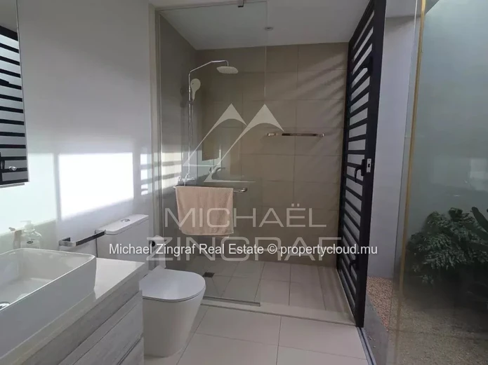 Refined Tropical Living in One of Pereybere's Most Exclusive Addresses