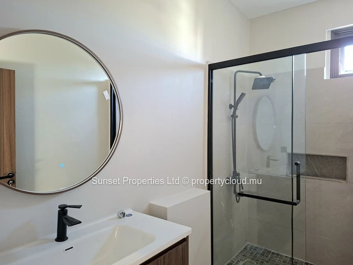 Penthouse neuf | 3 chambres | À 2 minutes de la plage
