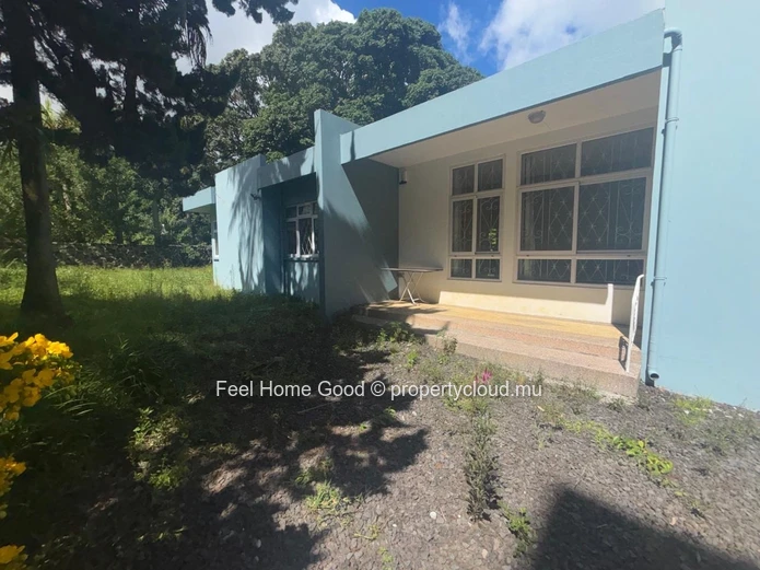 House for Sale in Vacoas – Strategic Location & Professional Potential