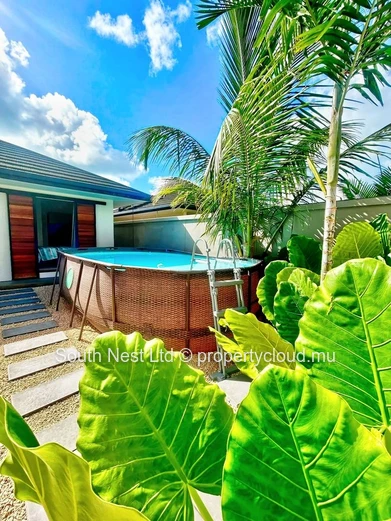 Located in the idyllic setting of Cap Malheureux, this sumptuous contemporary villa combines elegance, comfort, and t...