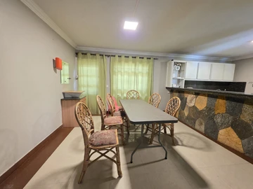 Appartement de 8 Chambres
