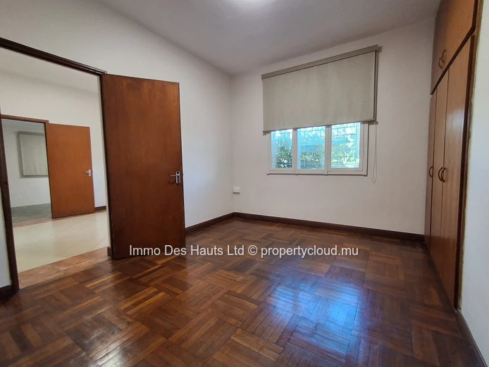Space for rent long term Sodnac Quatre Bornes 