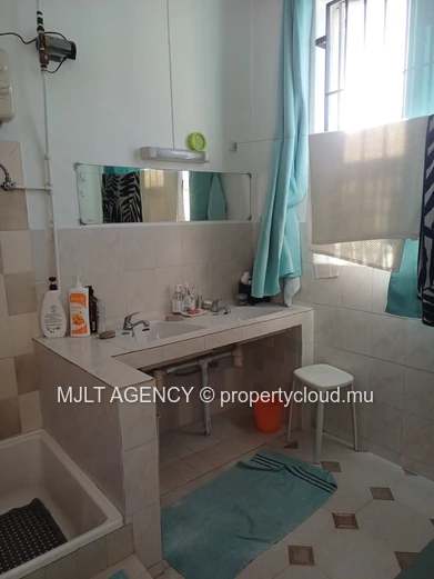 House / Villa - 3 Bedrooms - 161 m² Quatre Bornes, Center