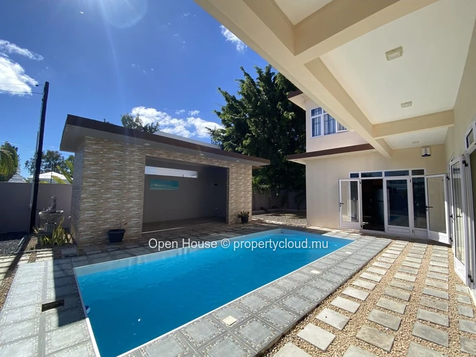 Vente Marché local - belle et grande villa lumineuse de 5 chambres entièrement meublée avec piscine privée - Calodyne