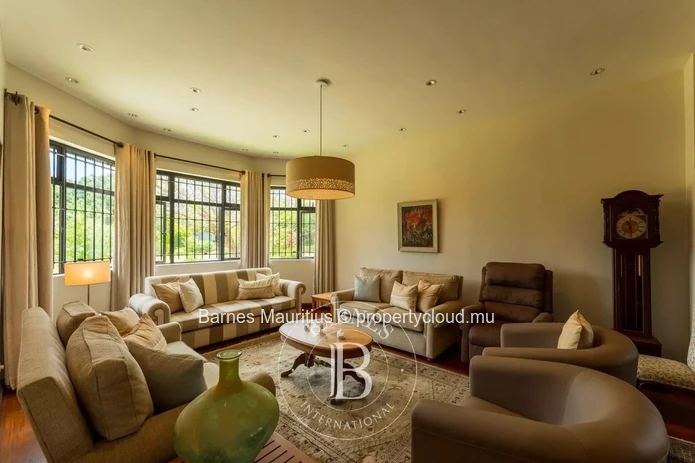 VACOAS - Exceptional Family Home with Timeless Charm – 5 bedrooms
