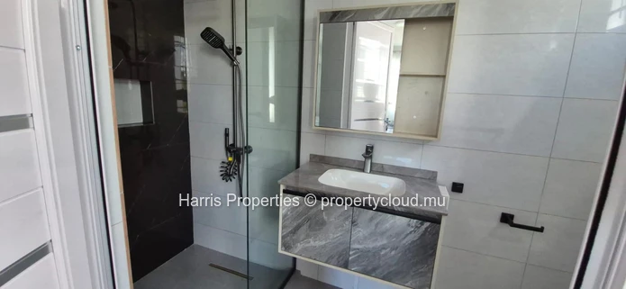 Beautiful individual duplex villa for rent in a pleasant and sought-after area of Grand Baie