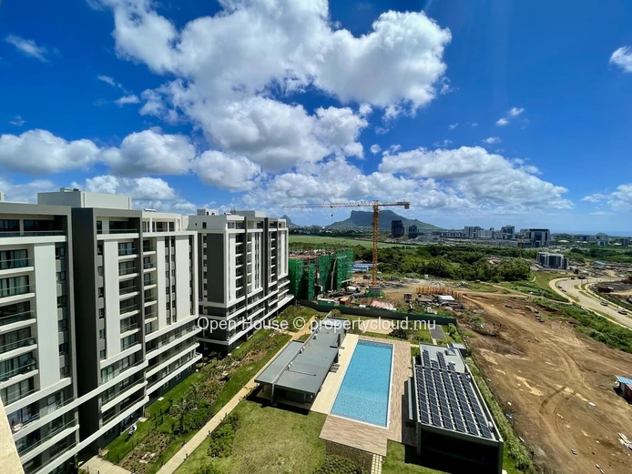 Stylish Furnished Apartment in Smart City, Moka - 80m², 2 Beds, Communal Pool, Mountain Views - Rs 60 000.