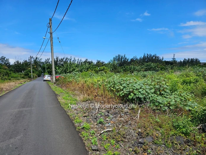 Prime 1081m² plot near the beach
