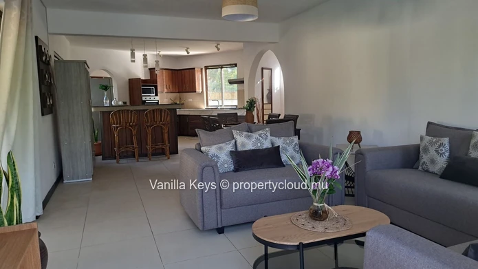Exceptional 4-bedroom villa with pool, on long term rental in Petite Rivière Noire