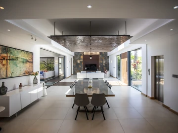 5 Bedroom Villa