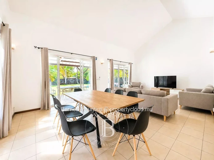 ROCHES NOIRES – Bright Villa in a Secure Estate, Close to Azuri