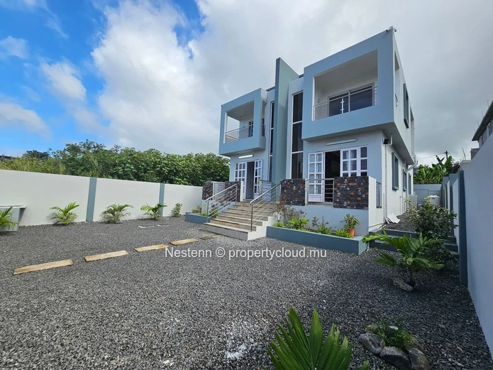 Duplex moderne et neuf de 3 chambres 