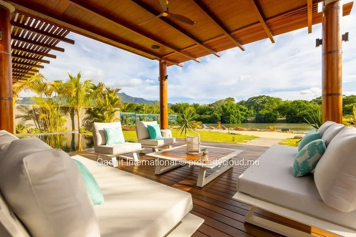 Luxury Villa with Private Mooring for Sale | La Balise Marina – Black River