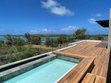 Prestige penthouse with breaktaking view on turquoise lagoon