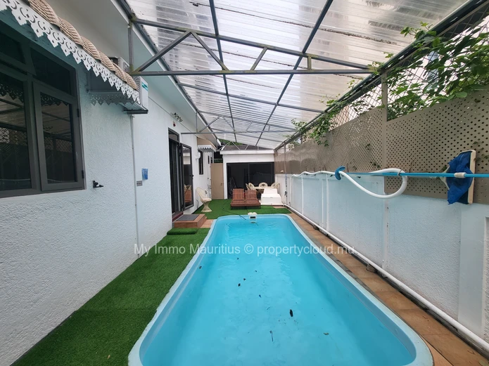 Villa of 3 apartments 300 meters from the sea