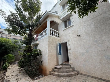 8 Bedroom House