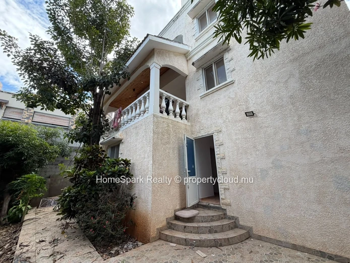 Spacious Multi-Level House for Sale – Morcellement Anna, Flic en Flac
