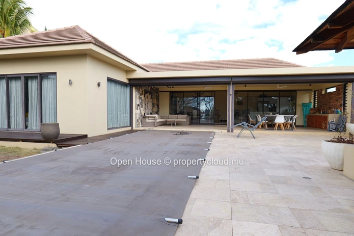 Villa de 380 m² avec piscine privée à vendre à Tamarin