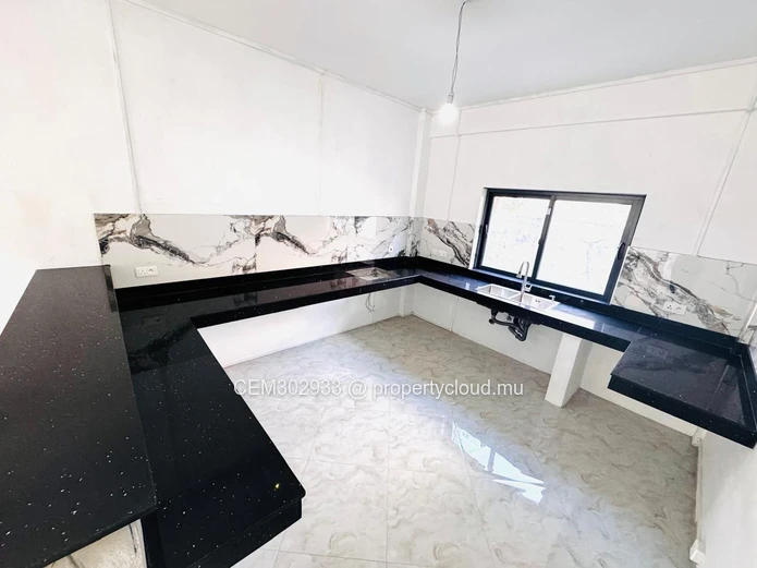 PROPRIÉTÉ RÉSIDENTIELLE EXCLUSIVE À VENDRE – Quatre Bornes