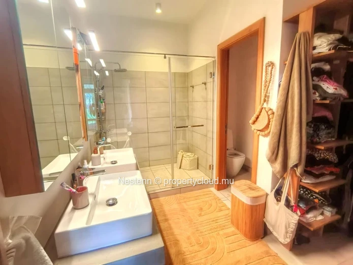 Duplex moderne de 3 chambres à Beau Plan Smart City