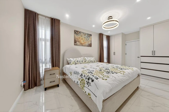 Sleek 3 en-suite bedroom villa 