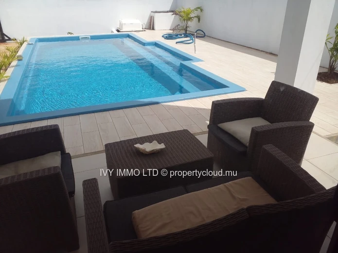 Villa à vendre située à #grandbaie  | Belle piscine0 MUR .