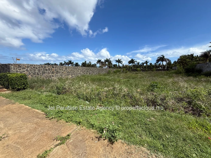 Exclusive Sea-View Plot in a Secure Gated Community – Les Jardins d’Anna Phase 1