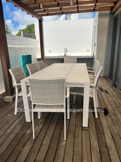 Beachfront Penthouse in Pointe aux Piments - 2BR, Pool & Sea View