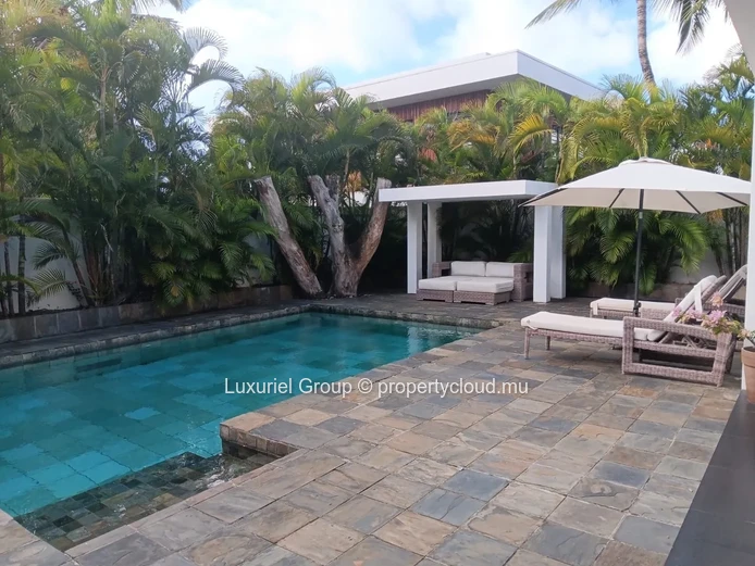 Villa de luxe pieds dans l’eau à Pointe aux Canonniers