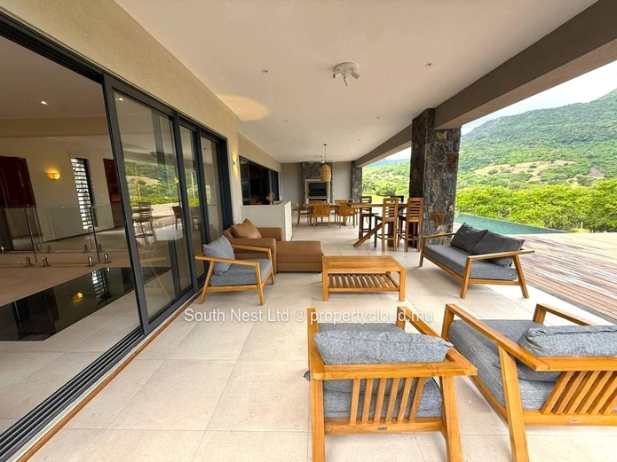 Villa contemporaine de luxe avec vue panoramique sur Le Morne – Rivière Noire