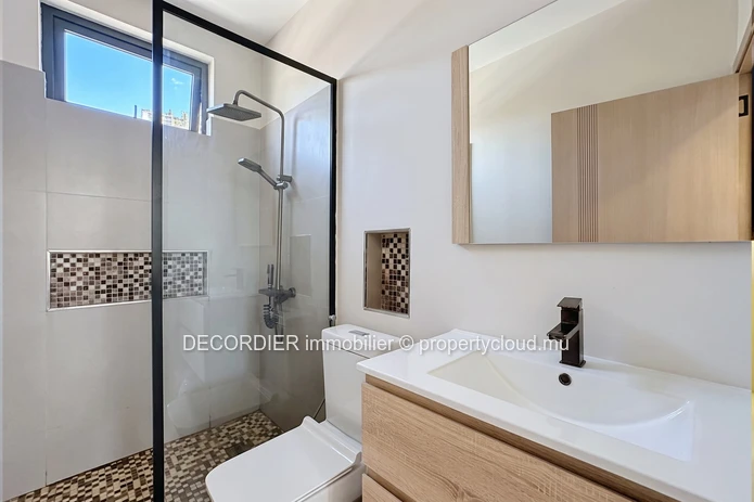 À Louer – Bel Appartement À Roches Brunes