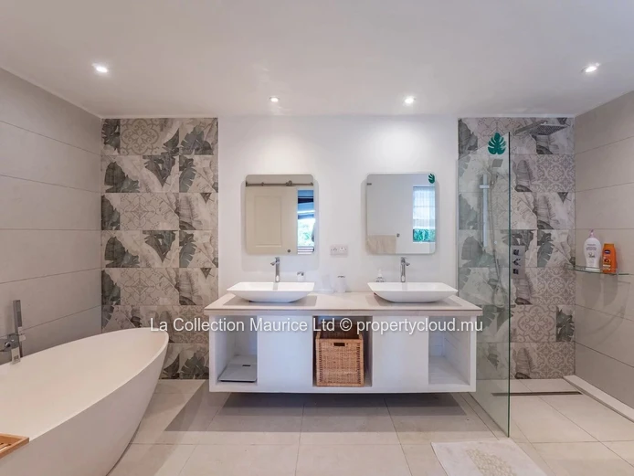 Duplex I Black River I Sea View