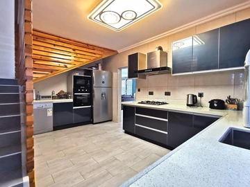5 Bedroom House